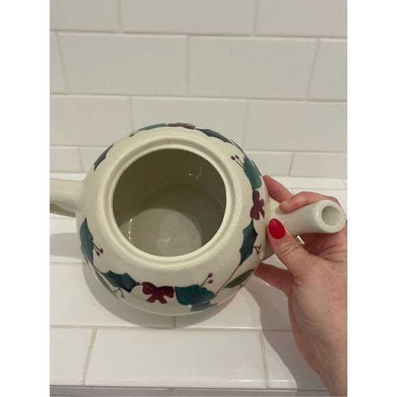 Vintage Hartstone Pottery Christmas Holiday Holly Teapot - Picture 5 of 7